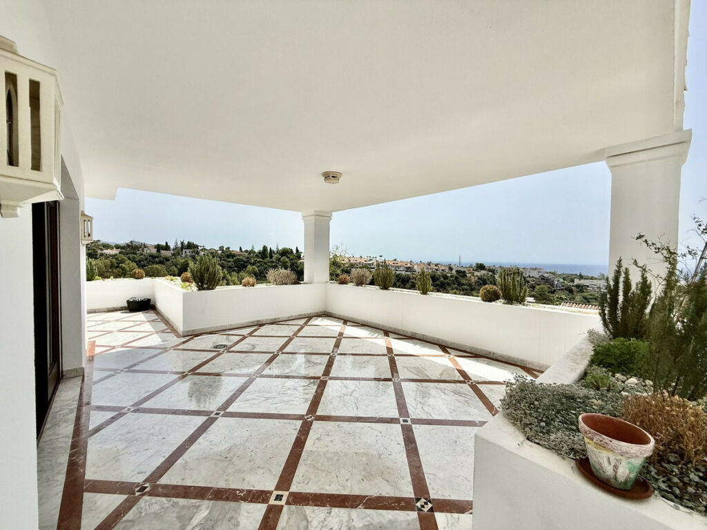 Middle Floor Apartment The Golden Mile Málaga - image 3