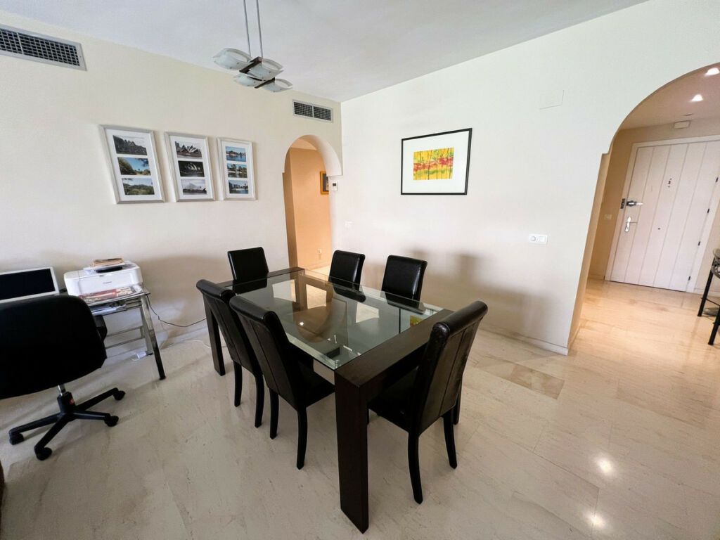 Ground Floor Apartment El Paraiso Málaga - image 3