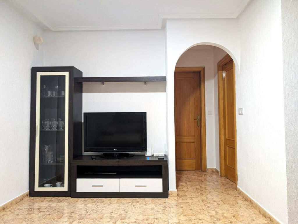 Middle Floor Apartment Torrevieja Alicante - image 3