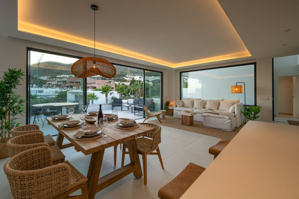 Detached Villa Benalmadena Pueblo Málaga - image 4