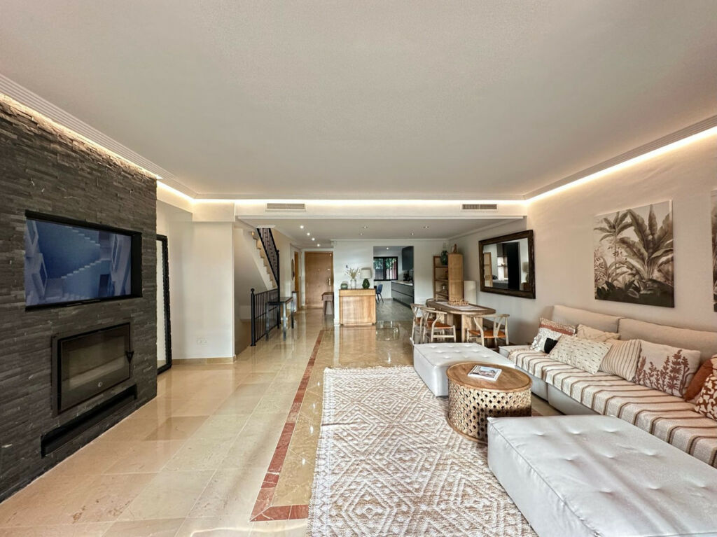 Townhouse The Golden Mile Málaga - image 3