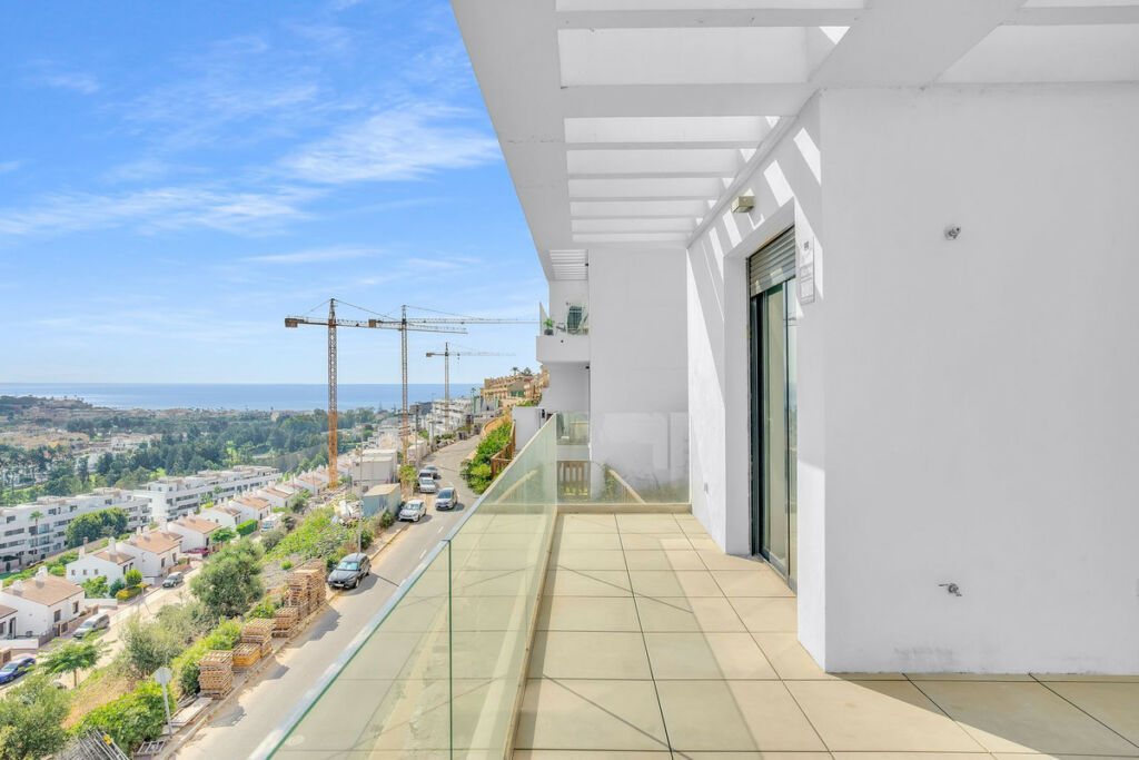 Middle Floor Apartment La Cala de Mijas Málaga - image 3