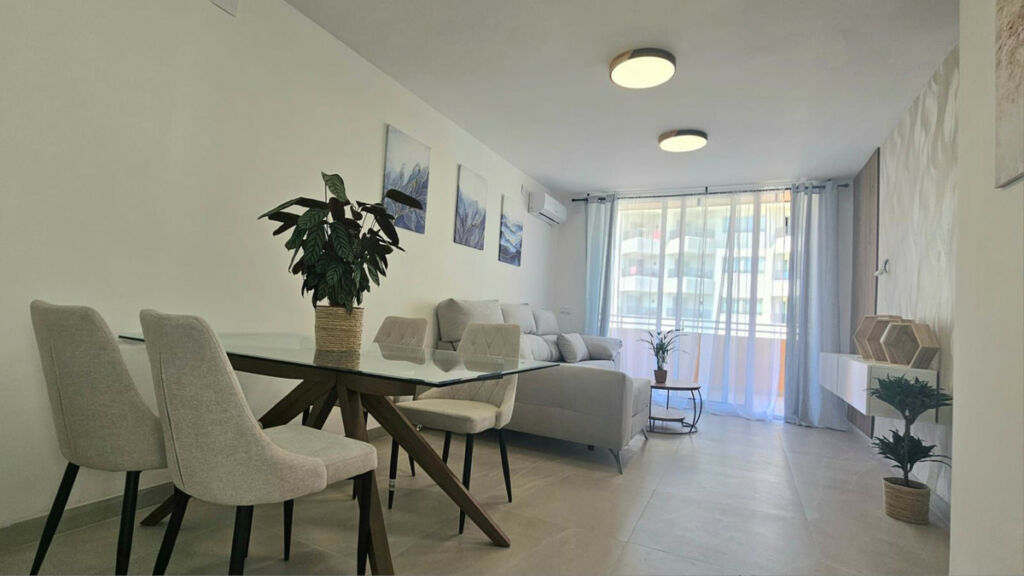 Middle Floor Apartment Fuengirola Málaga - image 3
