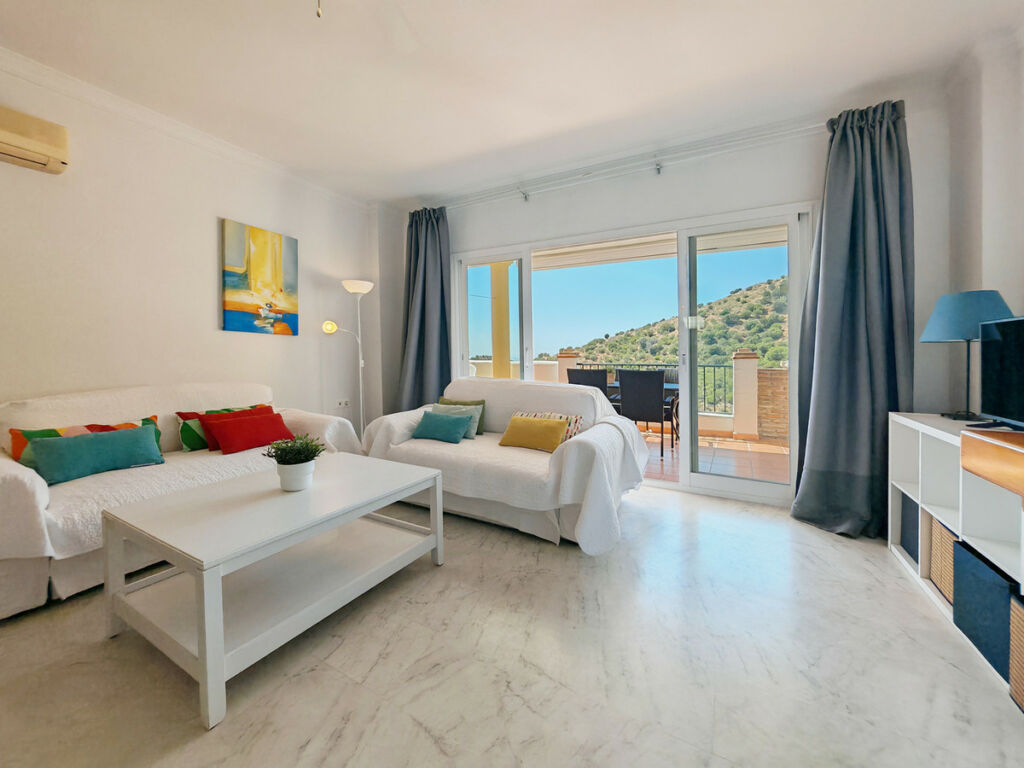 Middle Floor Apartment Calahonda Málaga - image 3
