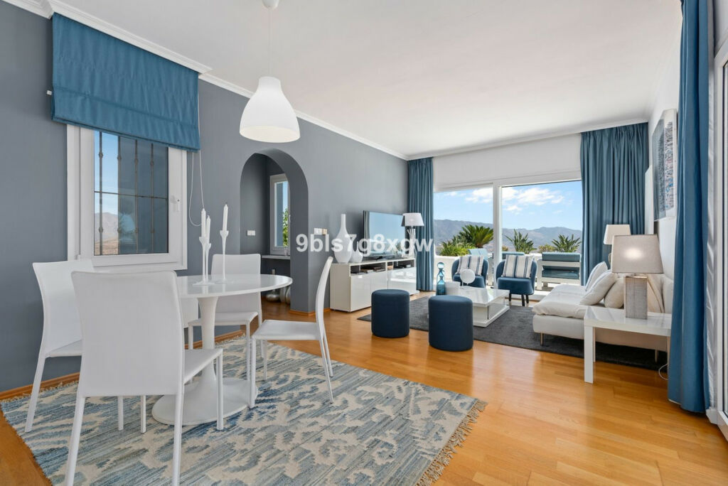 Middle Floor Apartment La Mairena Málaga - image 3