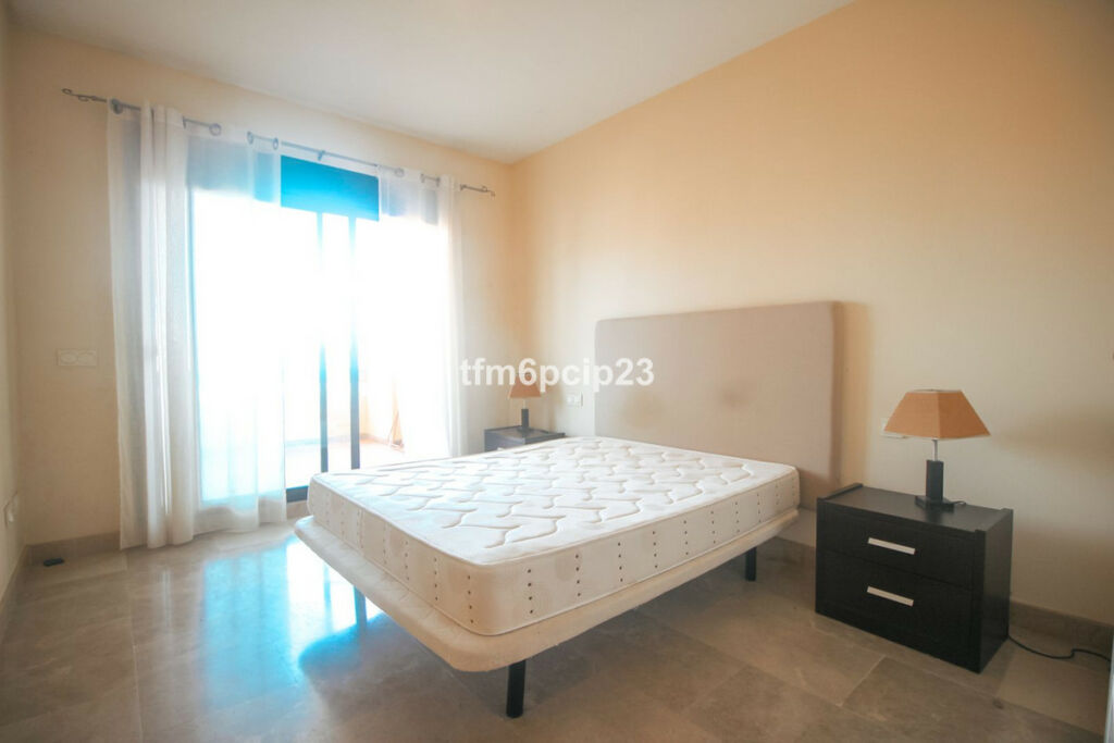 Middle Floor Apartment La Duquesa Málaga - image 3