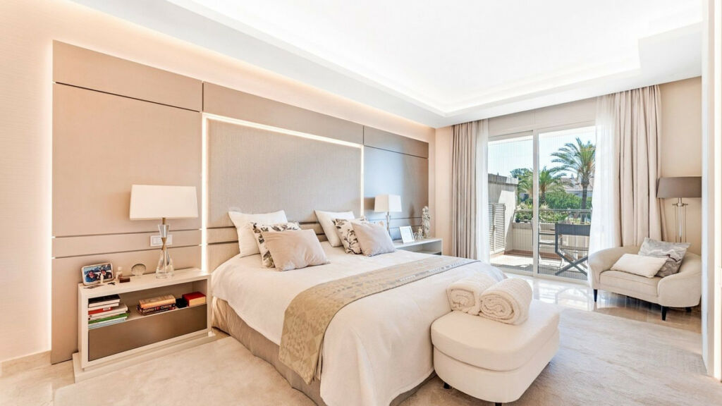 Middle Floor Apartment The Golden Mile Málaga - image 3