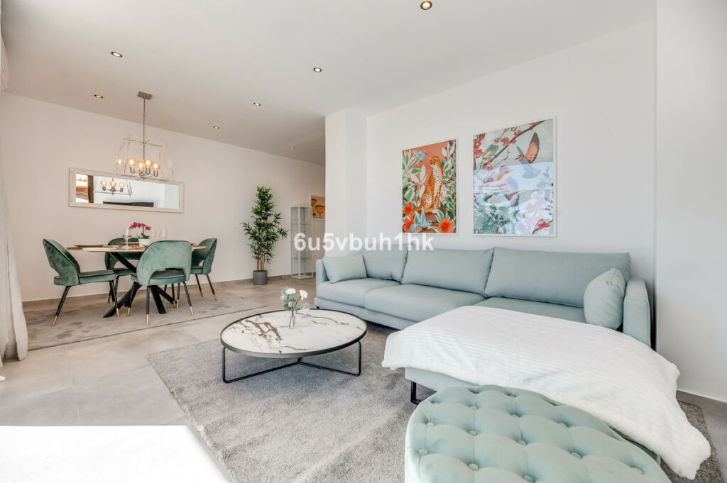 Middle Floor Apartment Estepona Málaga - image 3