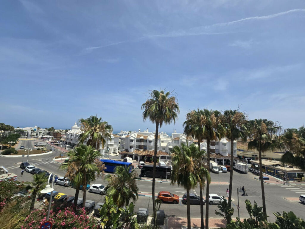 Middle Floor Apartment Benalmadena Costa Málaga - image 3
