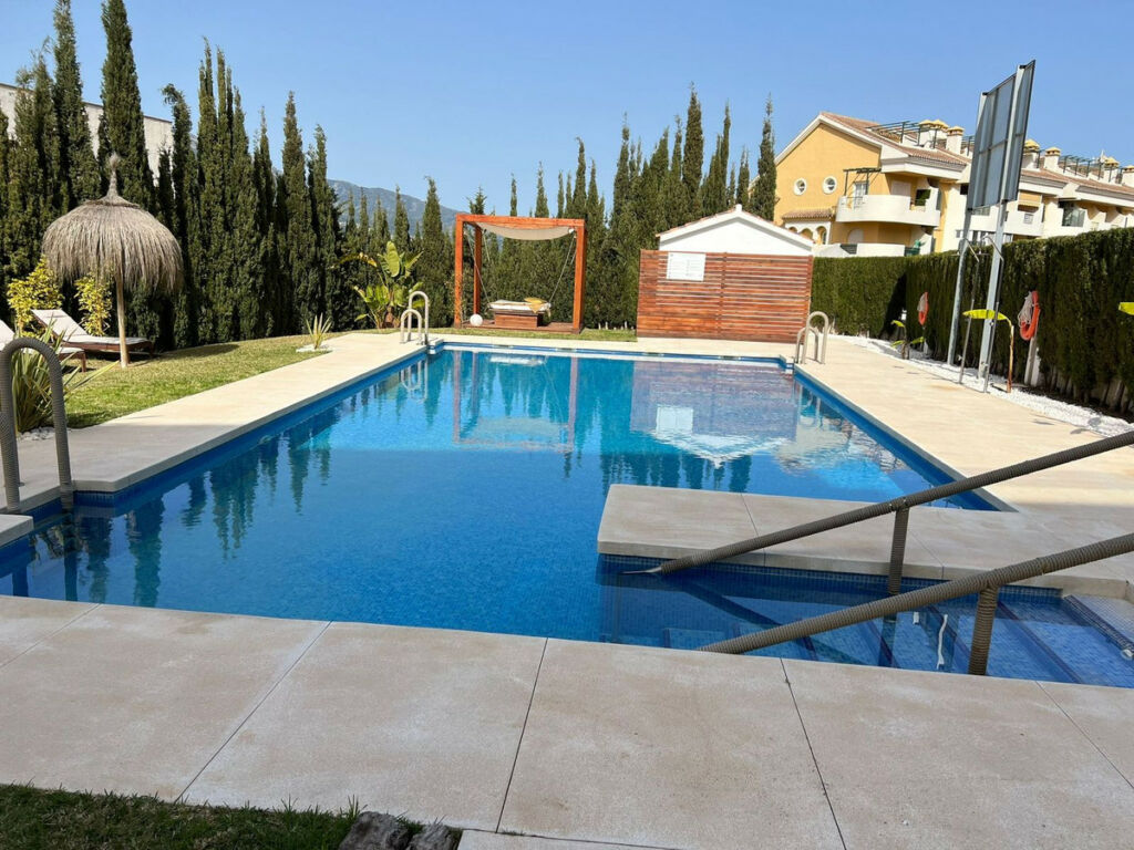 Ground Floor Apartment Nueva Andalucía Málaga - image 3