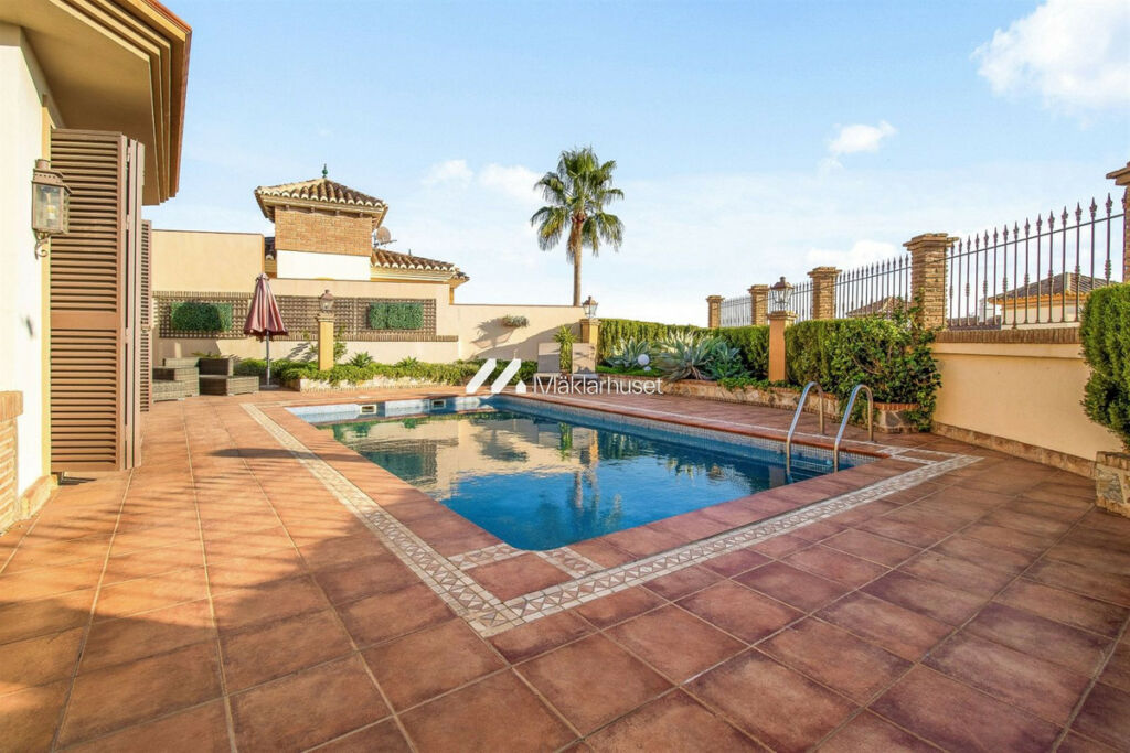 Detached Villa Torre del Mar Málaga - image 3