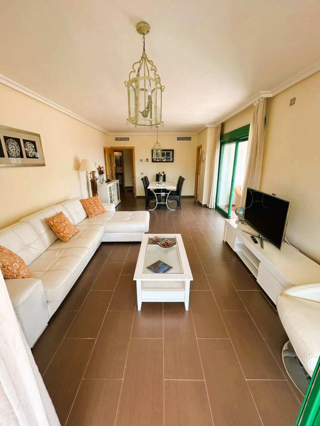 Middle Floor Apartment Selwo Málaga - image 3