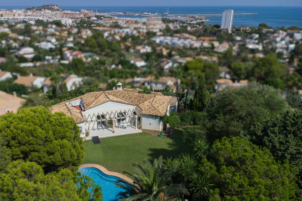 Detached Villa Denia Alicante - image 3