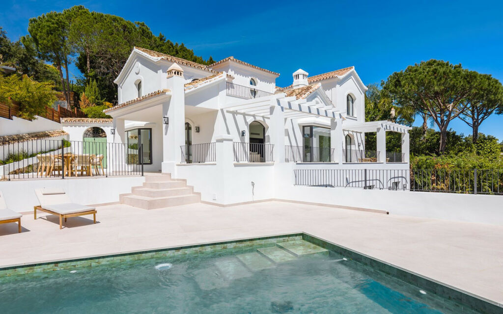 Detached Villa El Madroñal Málaga - image 3