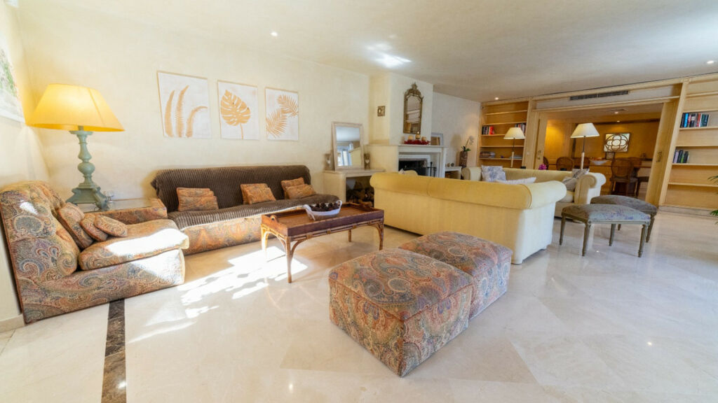 Detached Villa Sierra Blanca Málaga - image 3