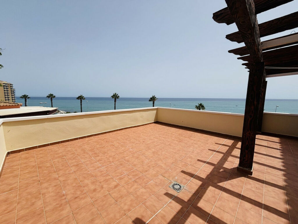 Middle Floor Apartment Benalmadena Málaga - image 3