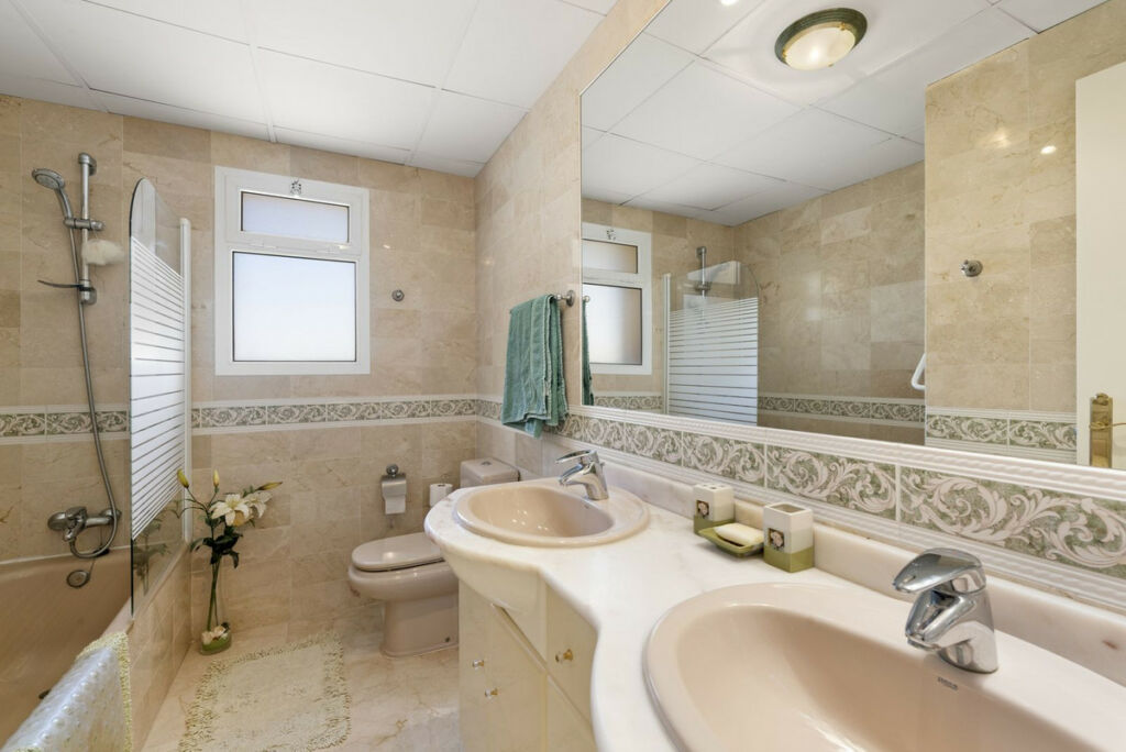 Penthouse Nueva Andalucía Málaga - image 16