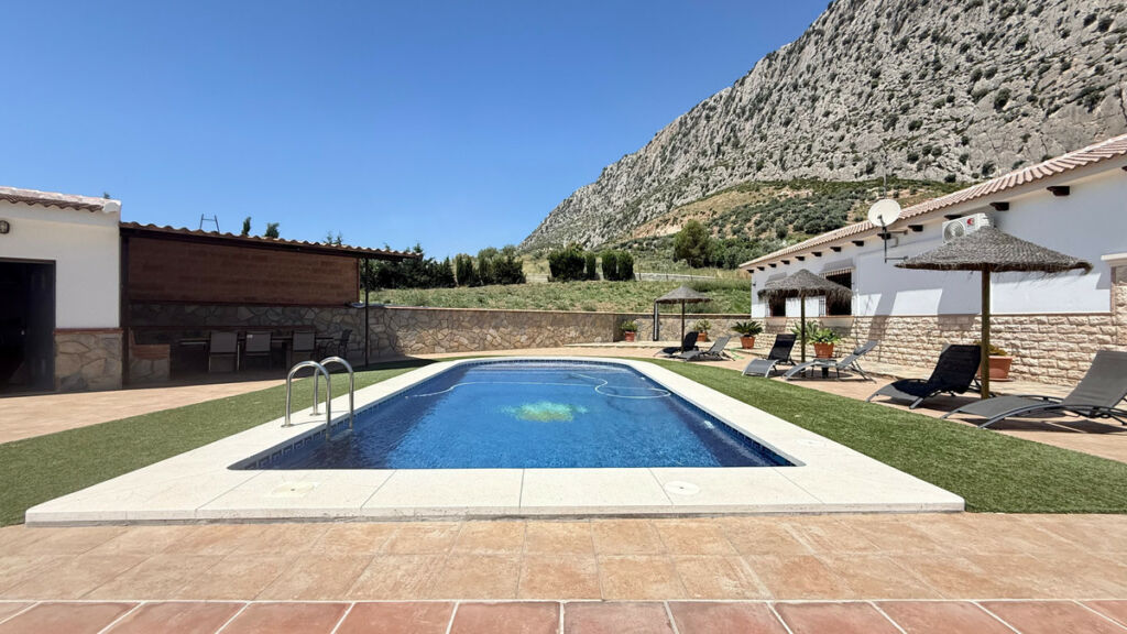 Detached Villa Valle de Abdalajis Málaga - image 3