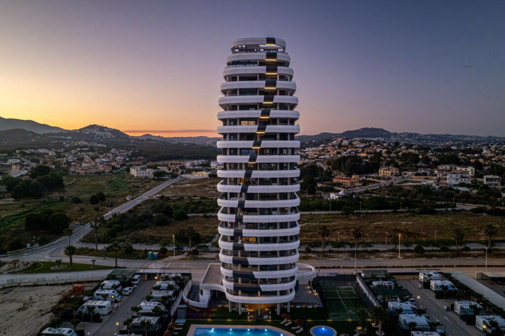 Middle Floor Apartment Calpe Alicante - image 3