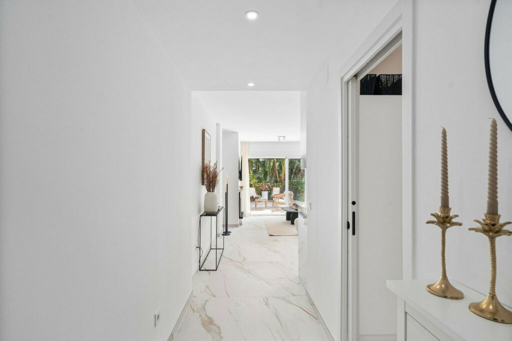 Ground Floor Apartment Guadalmina Baja Málaga - image 3