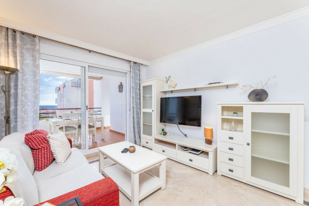 Middle Floor Apartment Manilva Málaga - image 3