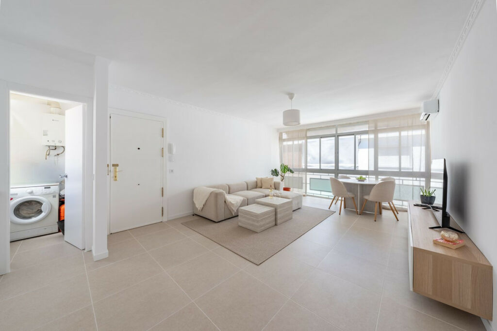 Top Floor Apartment Estepona Málaga - image 3