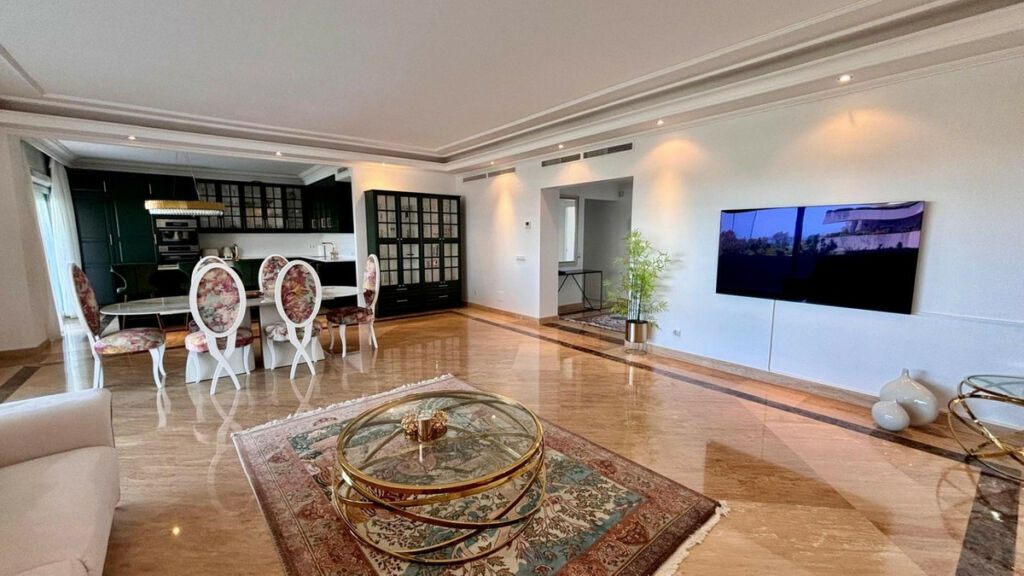 Middle Floor Apartment Marbella Málaga - image 3