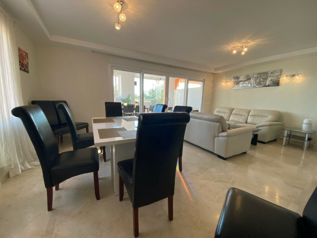 Townhouse Cabopino Málaga - image 3