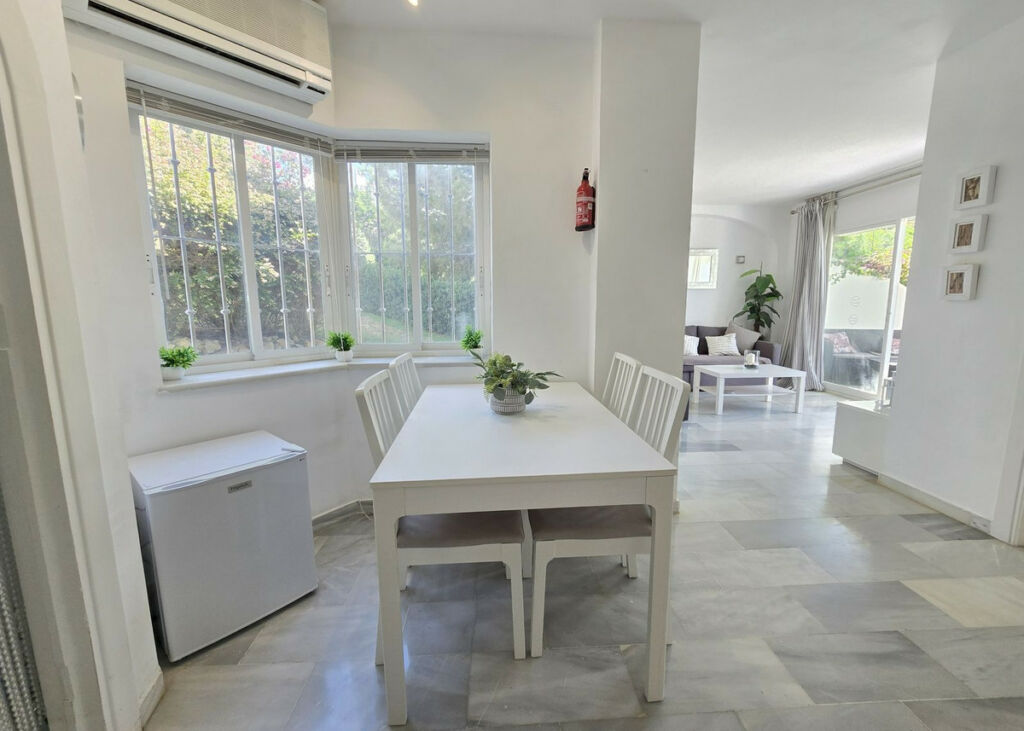 Ground Floor Apartment Calahonda Málaga - image 3