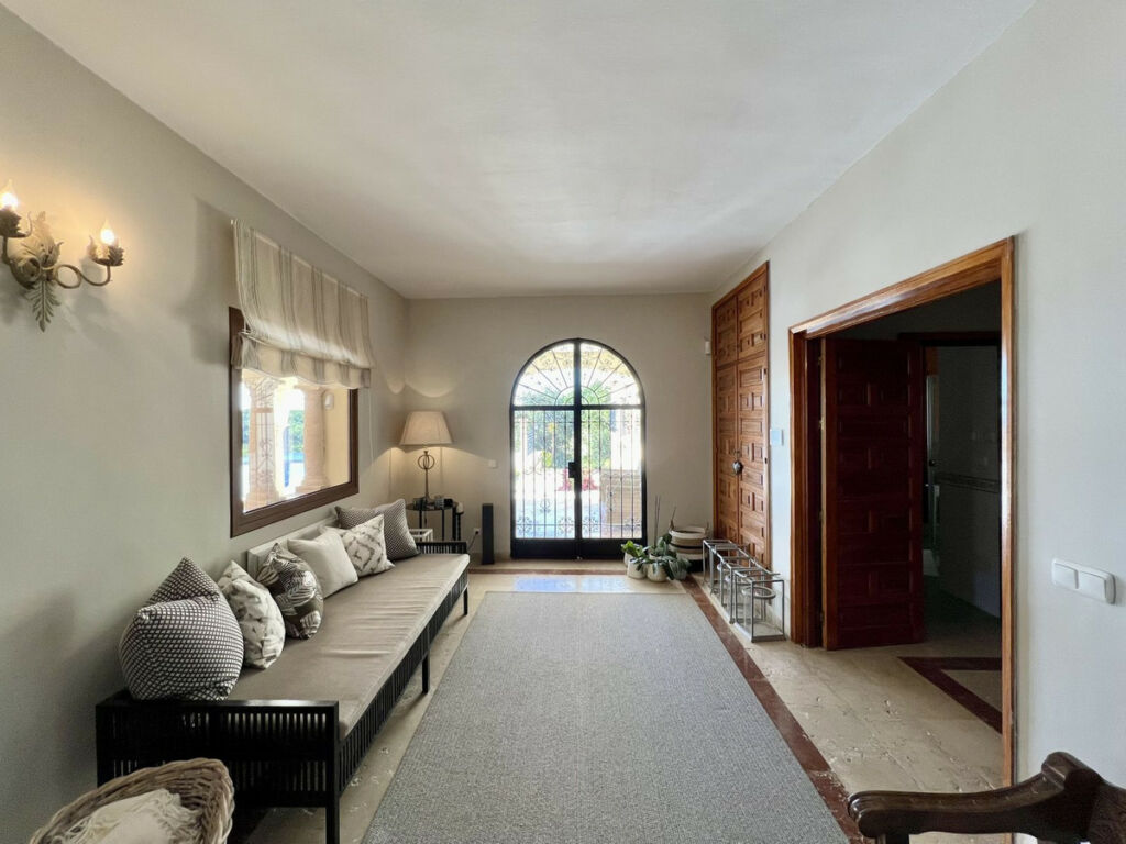 Detached Villa Elviria Málaga - image 8