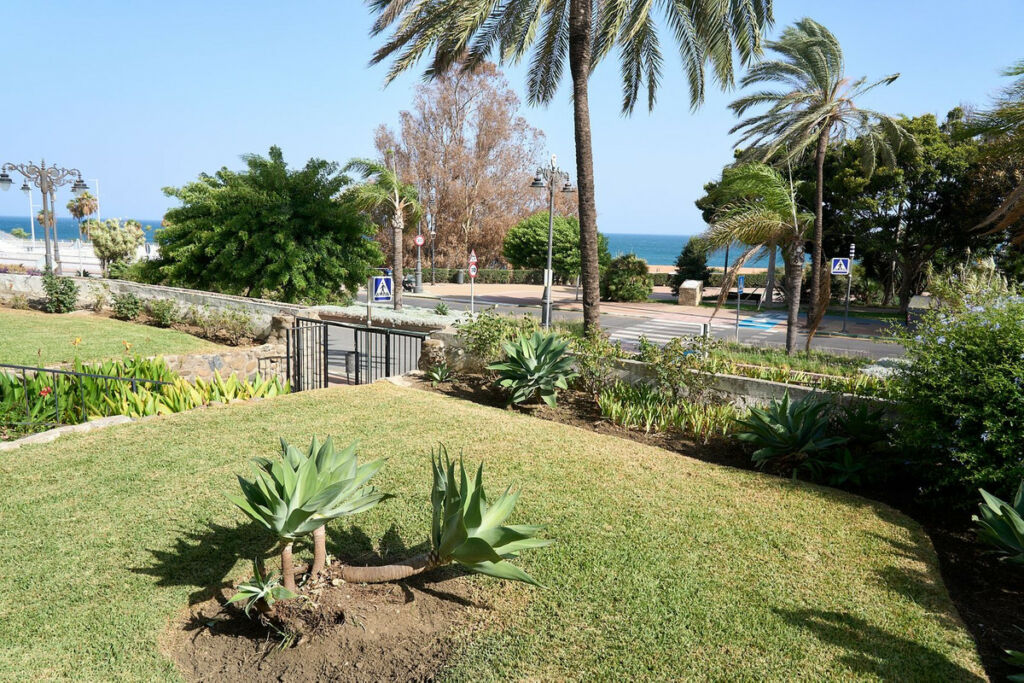 Ground Floor Apartment Estepona Málaga - image 2