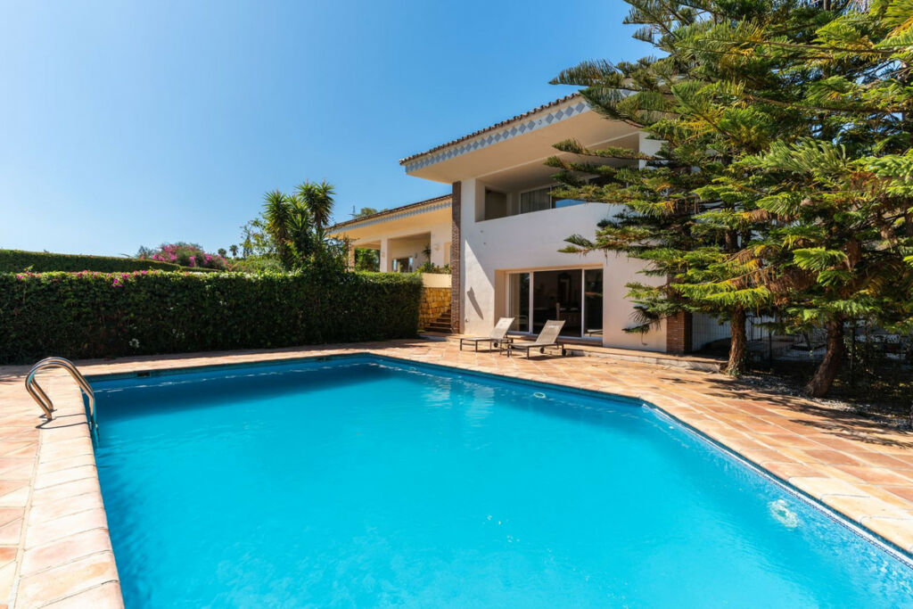 Detached Villa Benahavís Málaga - image 4