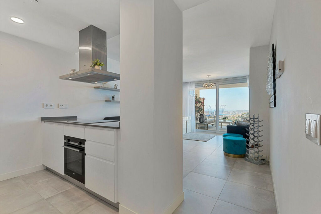 Middle Floor Apartment Fuengirola Málaga - image 3