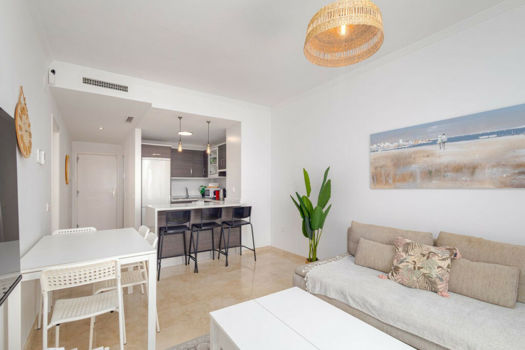 Middle Floor Apartment Manilva Málaga - image 3