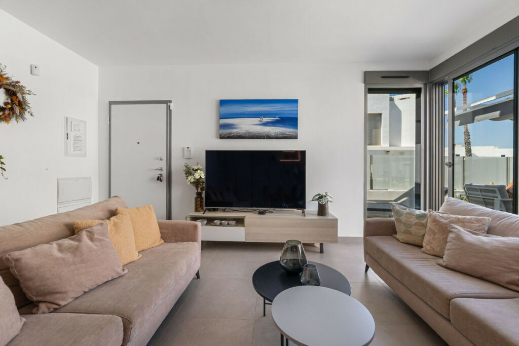 Detached Villa Villamartin Alicante - image 3