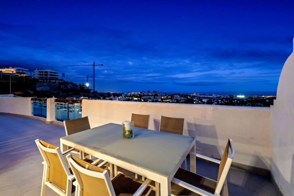 Middle Floor Apartment Benahavís Málaga - image 3