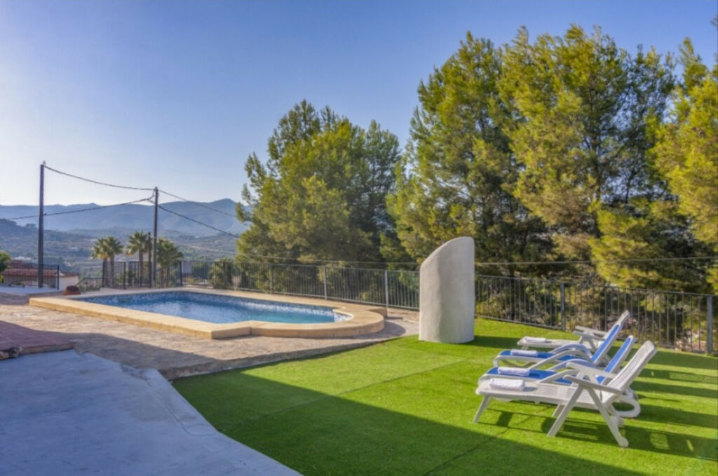 Detached Villa Calpe Alicante - image 3