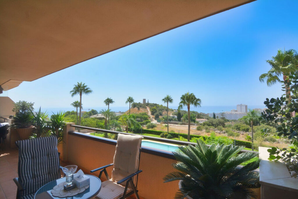 Middle Floor Apartment Fuengirola Málaga - image 3