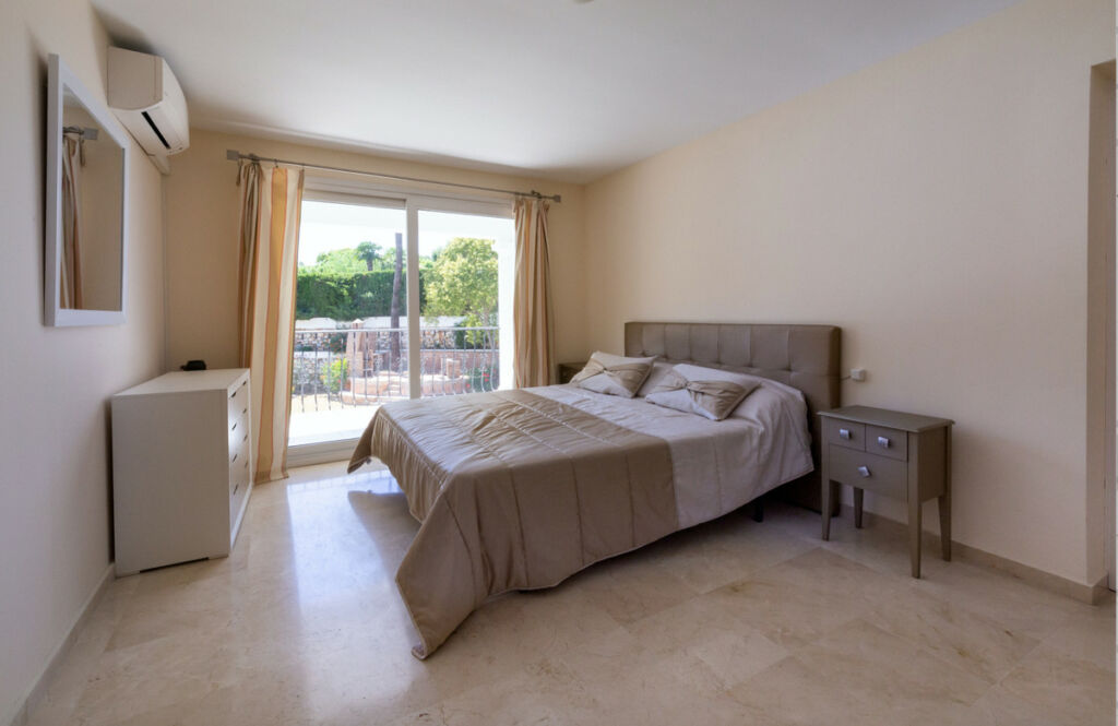 Detached Villa Sierra Blanca Málaga - image 3
