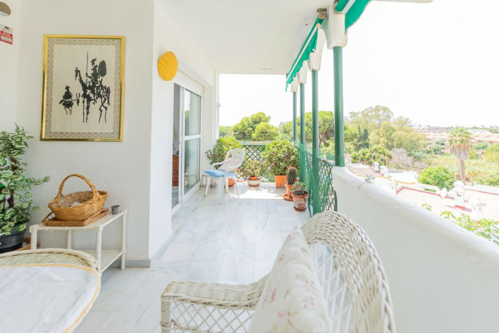 Middle Floor Apartment Marbella Málaga - image 3