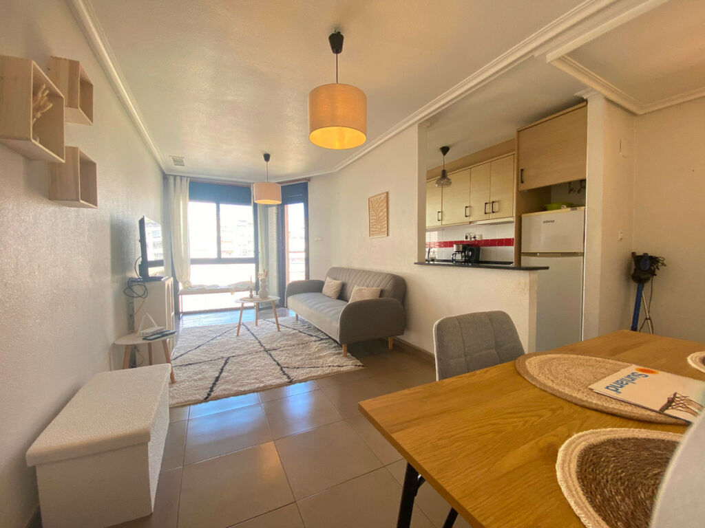 Middle Floor Apartment Torrevieja Alicante - image 3