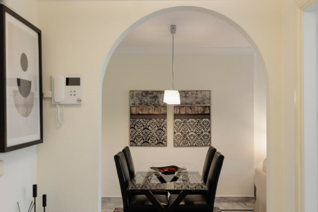 Middle Floor Apartment Nueva Andalucía Málaga - image 3