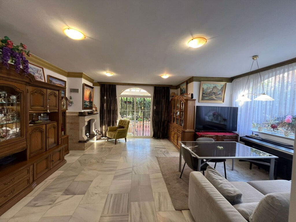 Semi-Detached House Riviera del Sol Málaga - image 3
