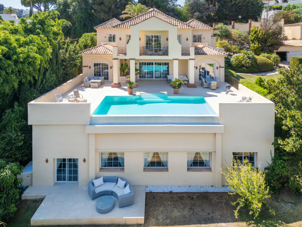 Detached Villa Benahavís Málaga - image 3