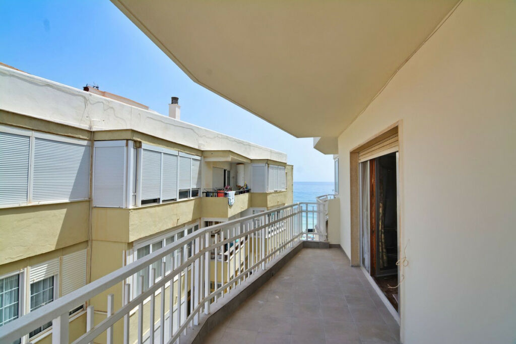 Middle Floor Apartment Fuengirola Málaga - image 3