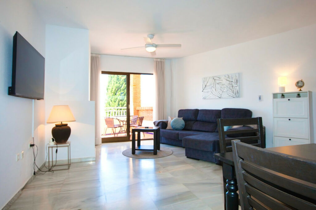 Middle Floor Apartment Mijas Costa Málaga - image 3