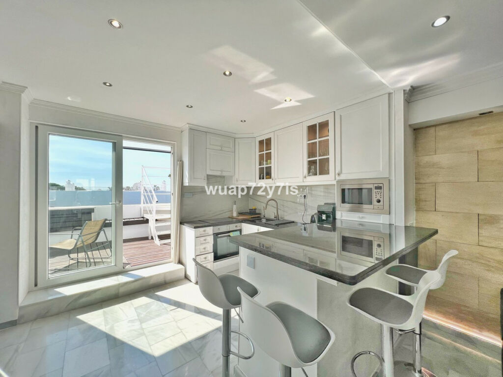 Penthouse El Paraiso Málaga - image 4