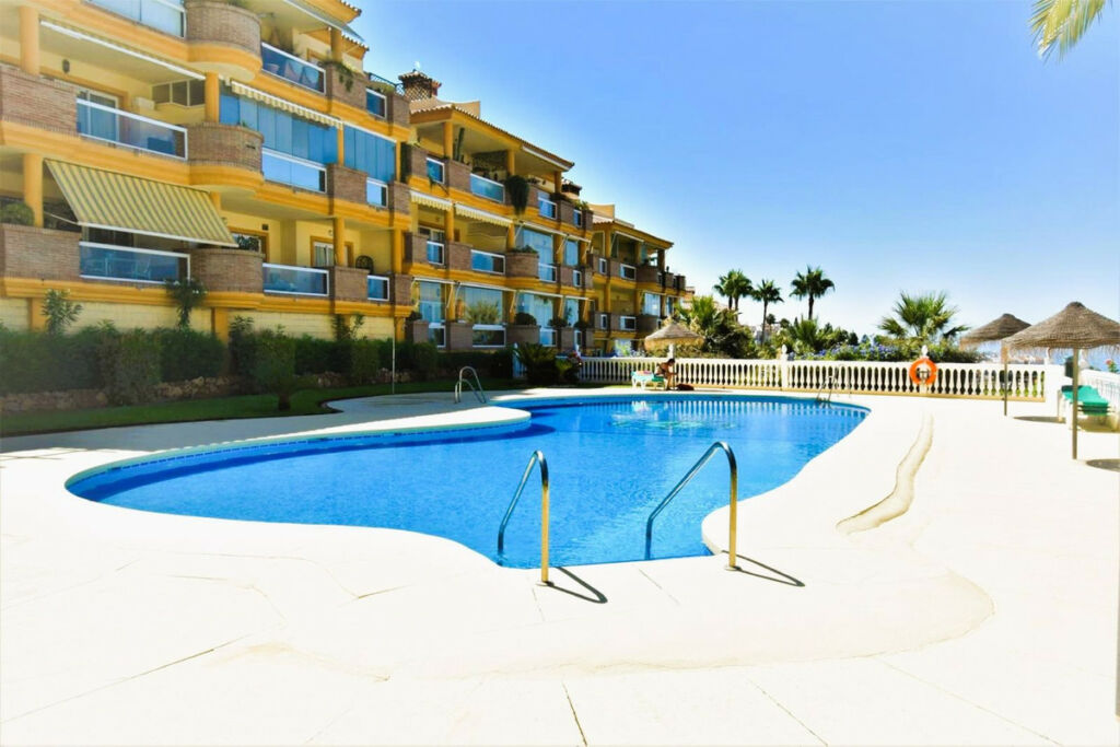 Middle Floor Apartment Calahonda Málaga - image 10