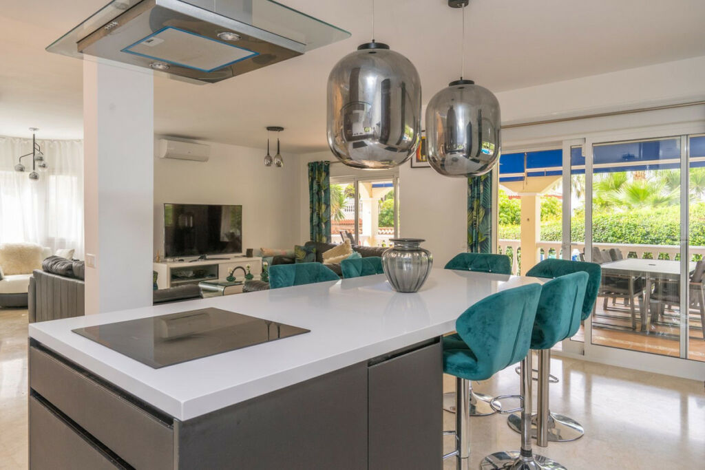 Detached Villa Benalmadena Málaga - image 3