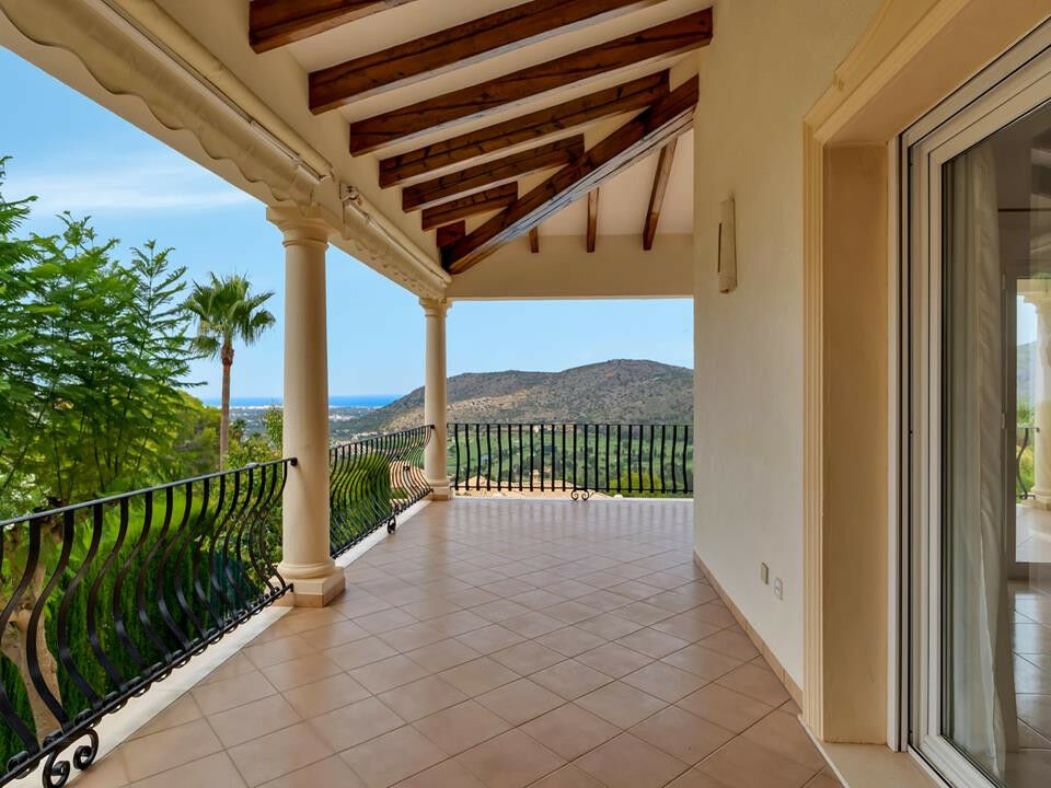 Detached Villa Sella Alicante - image 3